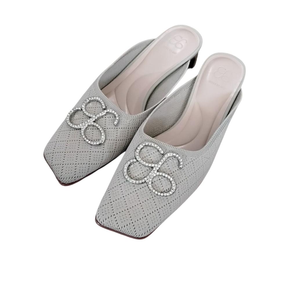New In Box Cosy Island Cream Mules With Rhinestone Logo Accent Womens Size 5